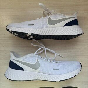 Nike Men's Running Shoe, White Metallic Silver Midnight Navy Size 7.5